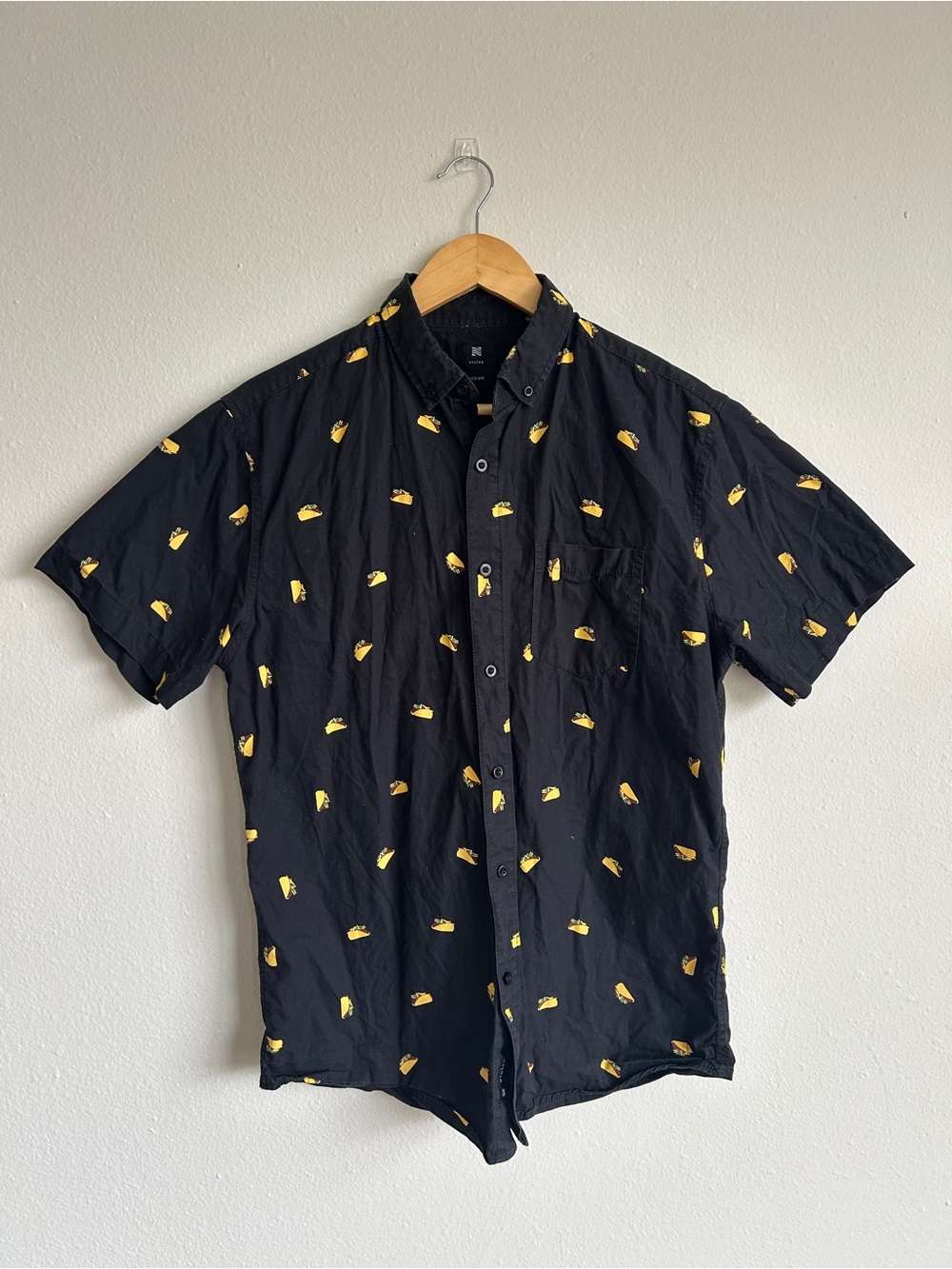 🌮 Men's Black Short-Sleeve Button-Down Shirt with Yellow Taco Print